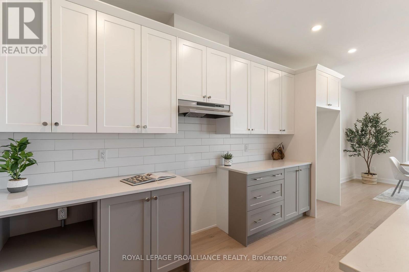 1039 MOORE STREET - 25
