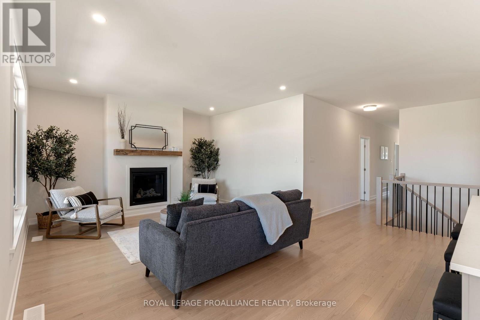 1039 MOORE STREET - 28