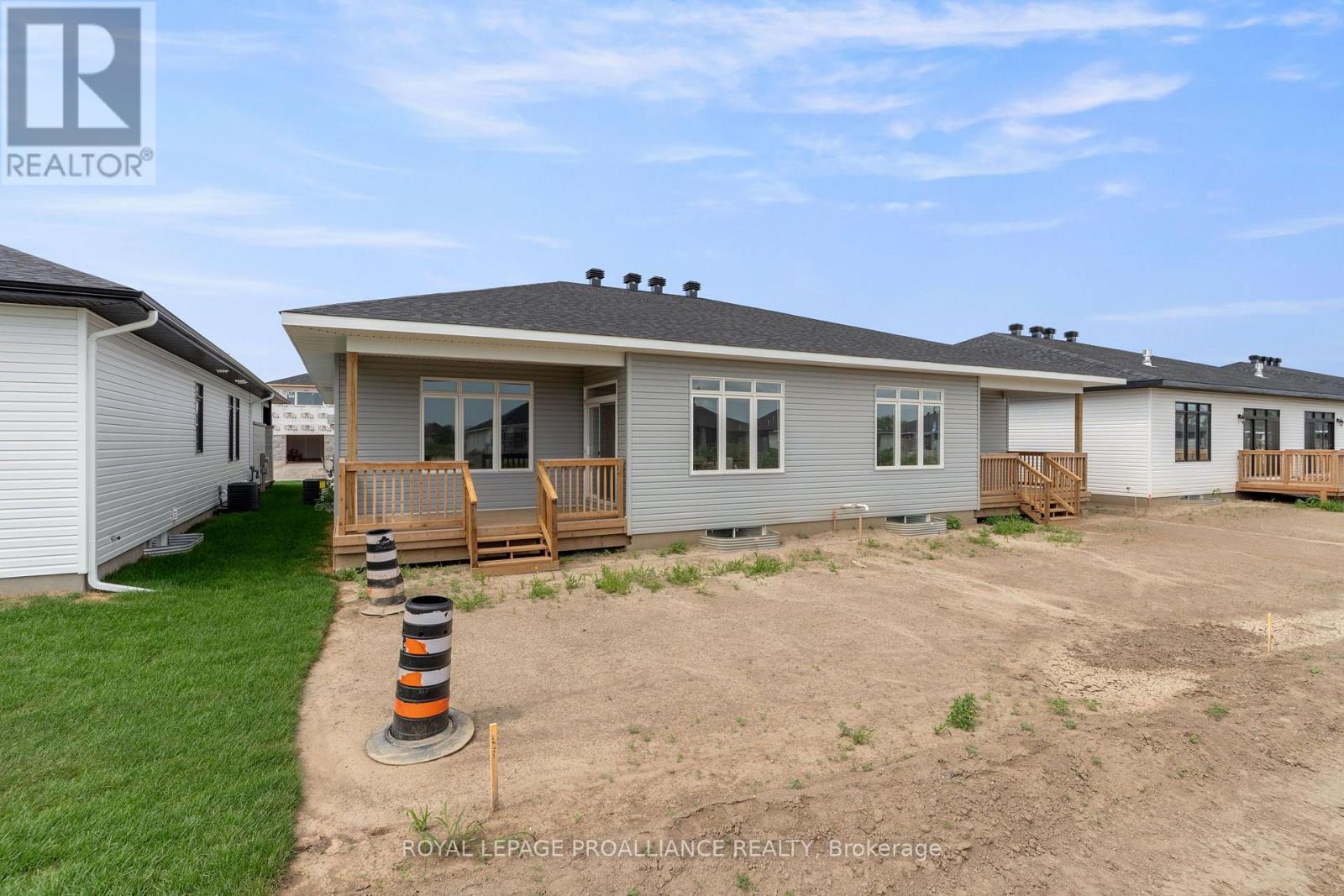 1039 MOORE STREET - Image 37