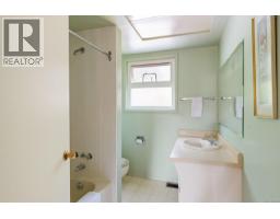 2045 San Rafael Cres, Saanich, BC V8N2H7 Photo 23