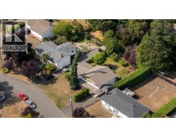 2045 San Rafael Cres, Saanich, BC V8N2H7 Photo 36