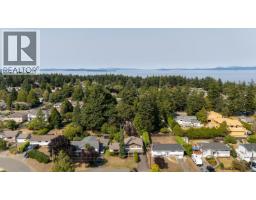 2045 San Rafael Cres, Saanich, BC V8N2H7 Photo 37