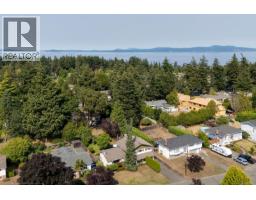 2045 San Rafael Cres, Saanich, BC V8N2H7 Photo 38