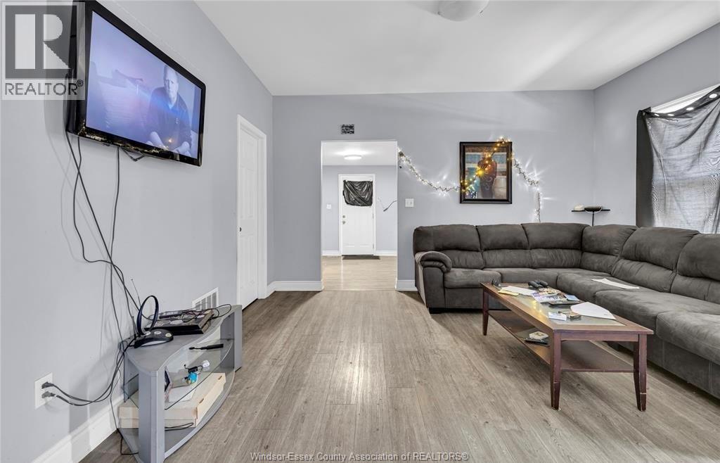 294 LOUIS AVENUE - 16