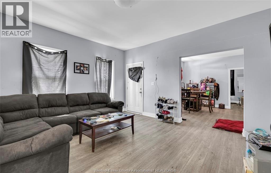 294 LOUIS AVENUE - 17