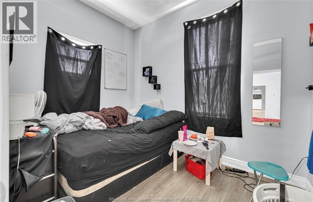294 LOUIS AVENUE - 21