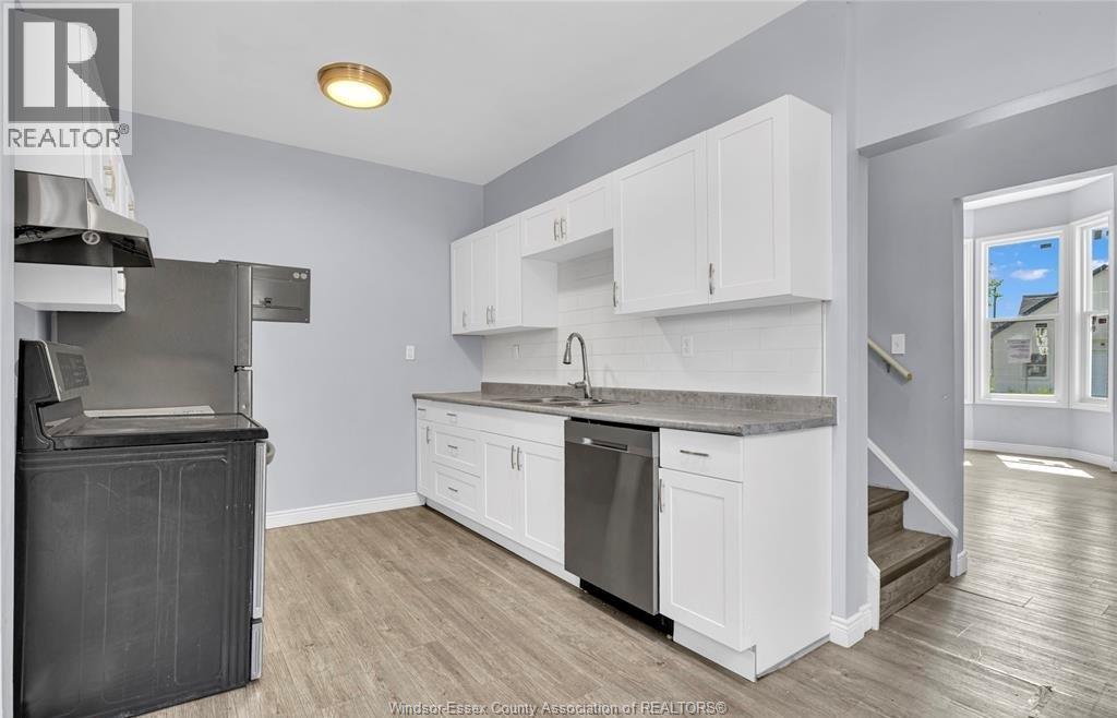 294 LOUIS AVENUE, Windsor — photo 3