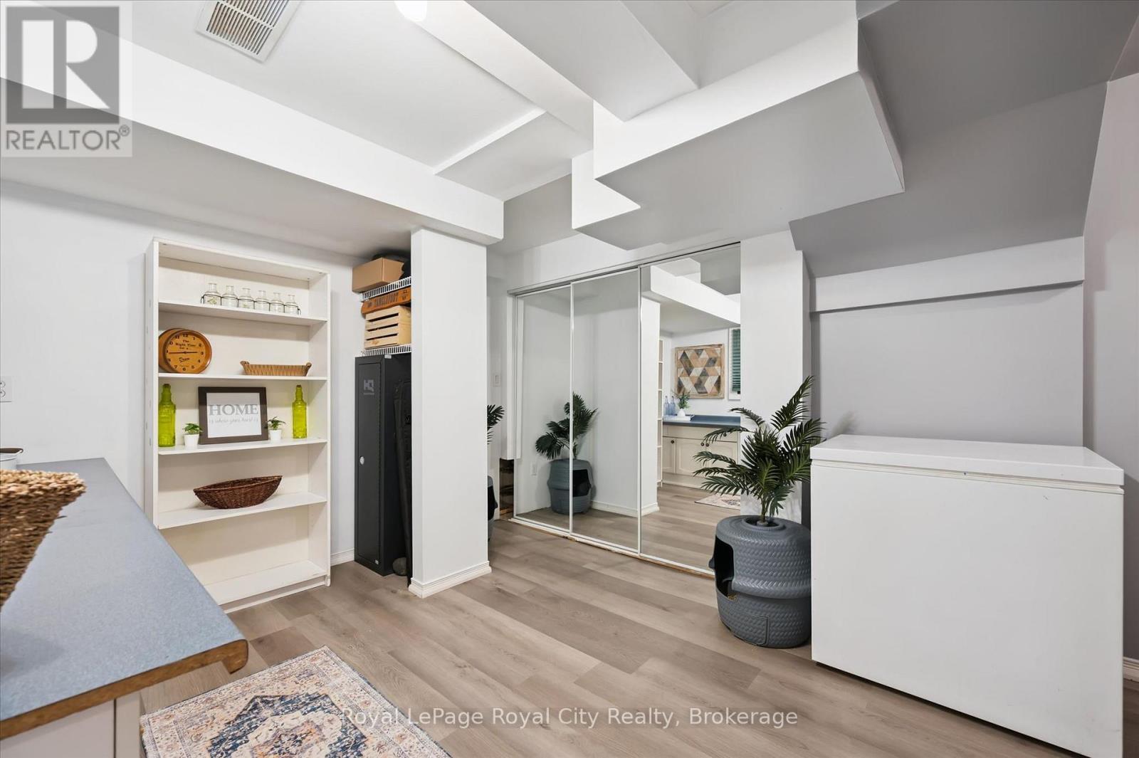 #25 941 GORDON STREET - Image 22