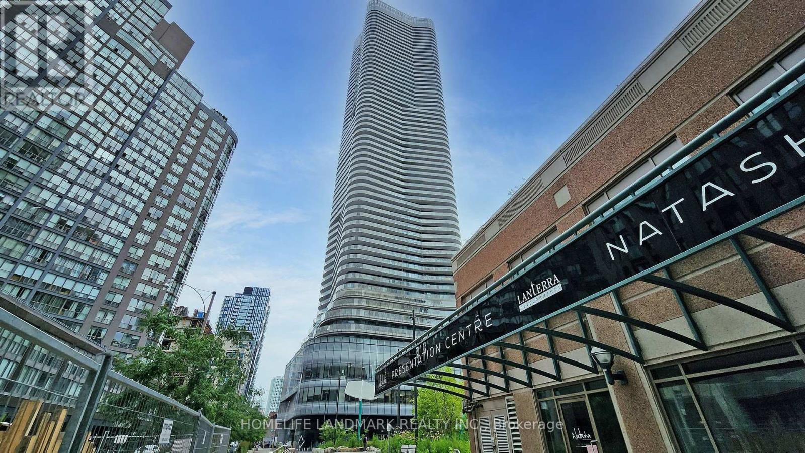 1106 - 11 WELLESLEY STREET W