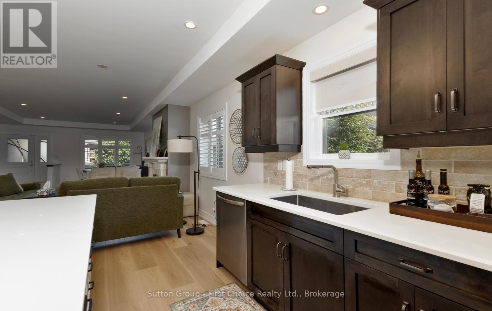 247 SUNSET DRIVE - Image 14