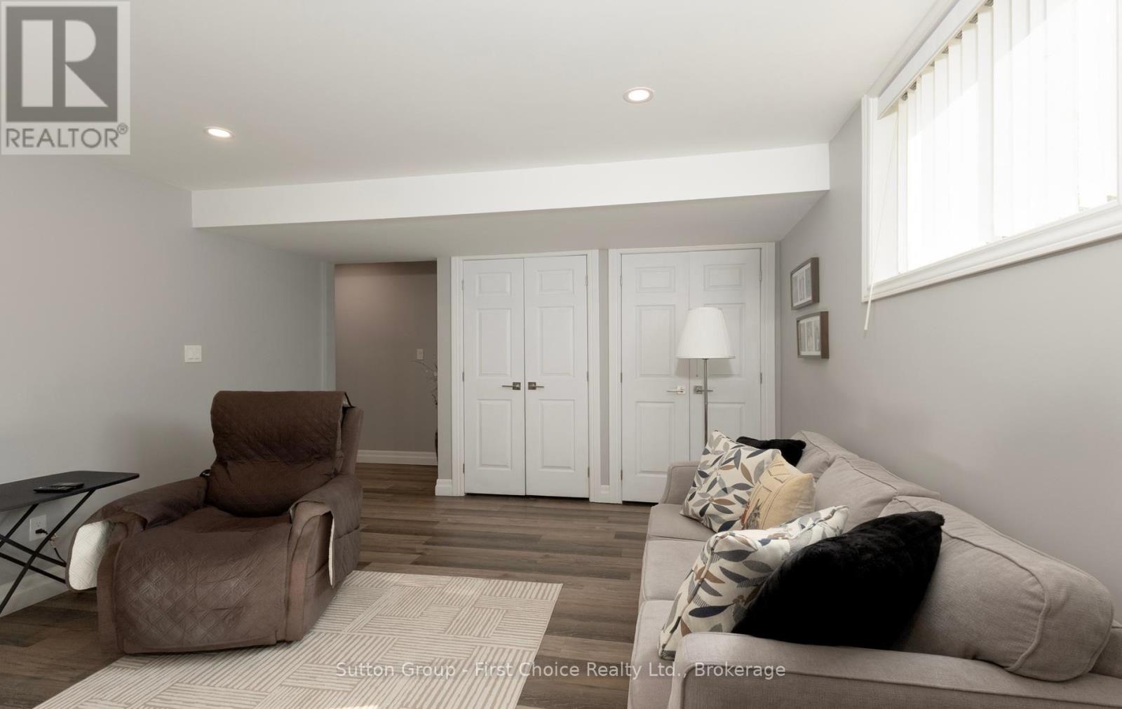 247 SUNSET DRIVE - Image 32