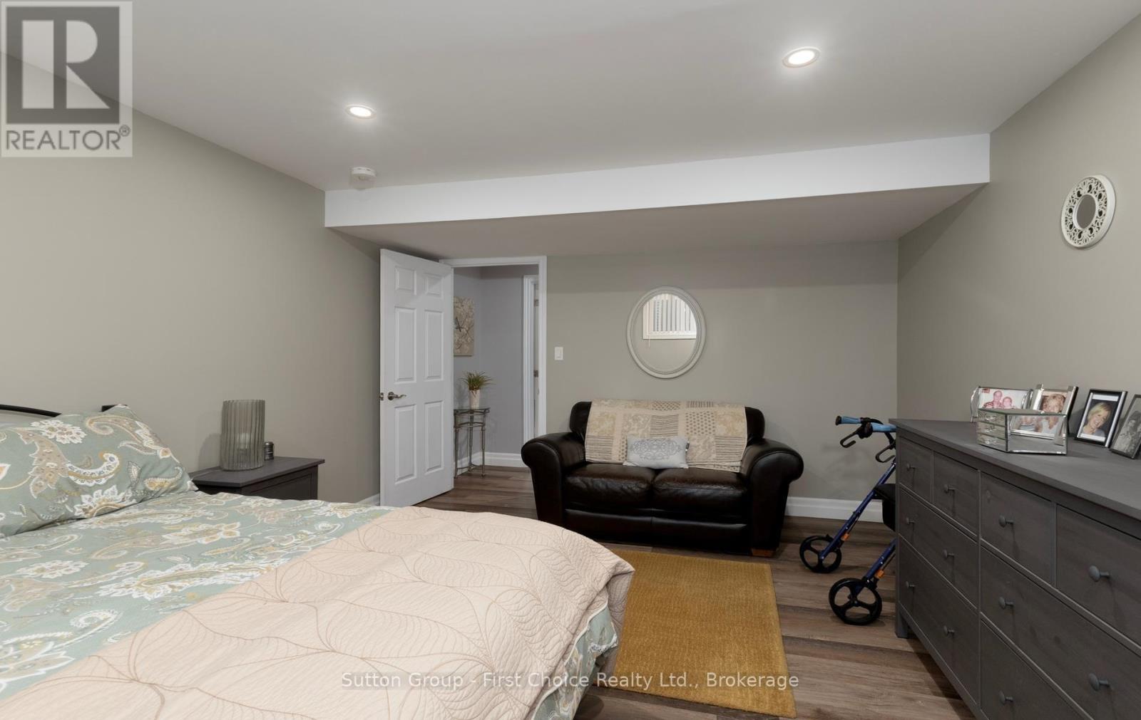 247 SUNSET DRIVE - Image 34