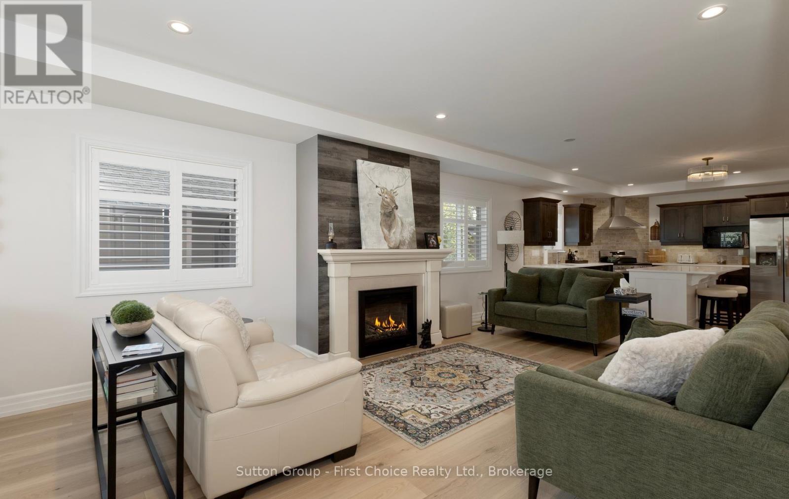 247 SUNSET DRIVE - Image 8