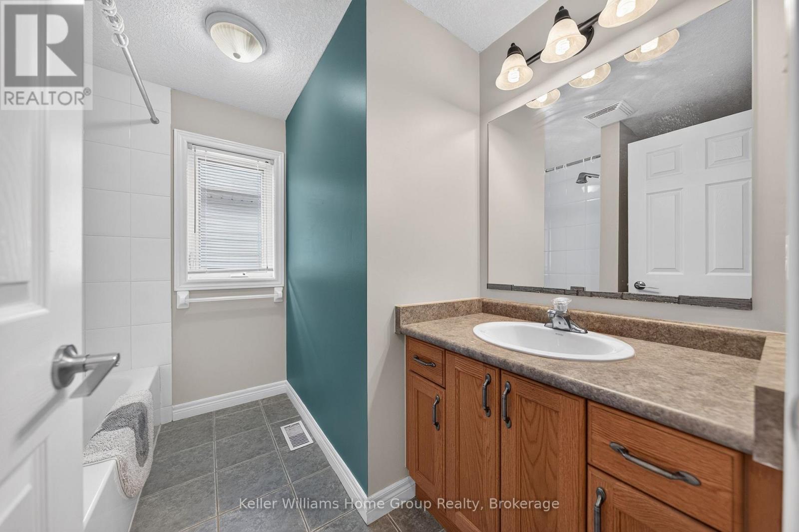 479 DOON S DRIVE E - Image 24