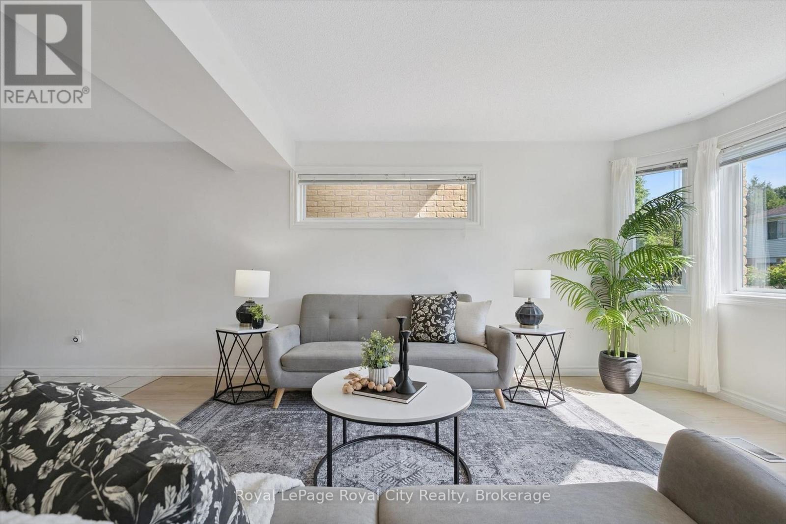 811 EDINBURGH ROAD S - 19