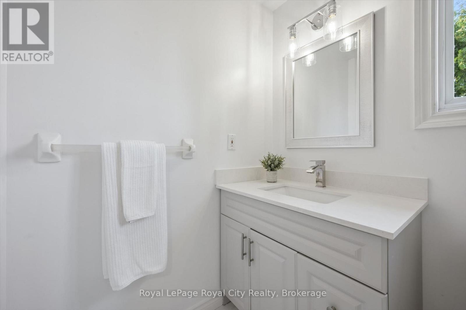 811 EDINBURGH ROAD S - Image 36