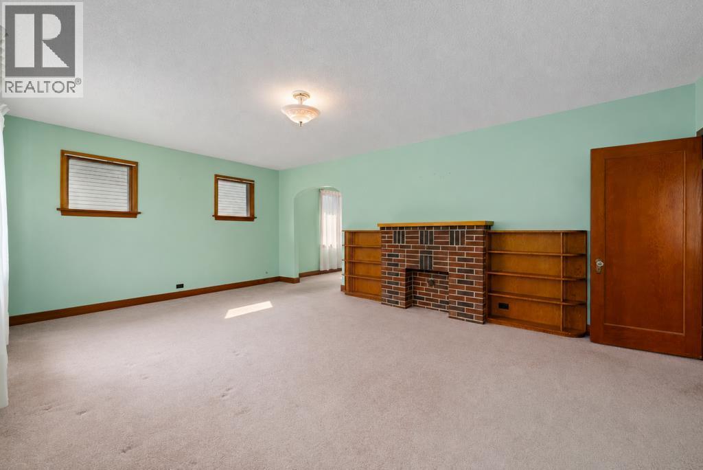 313 6 Street SE - 6