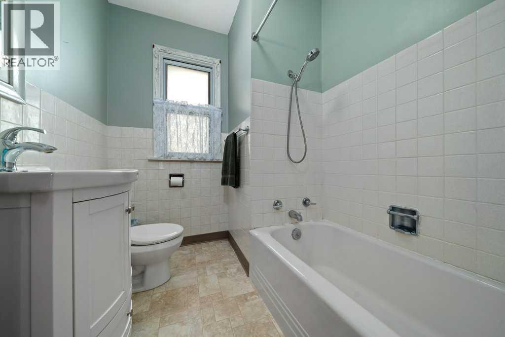 313 6 Street SE - 19