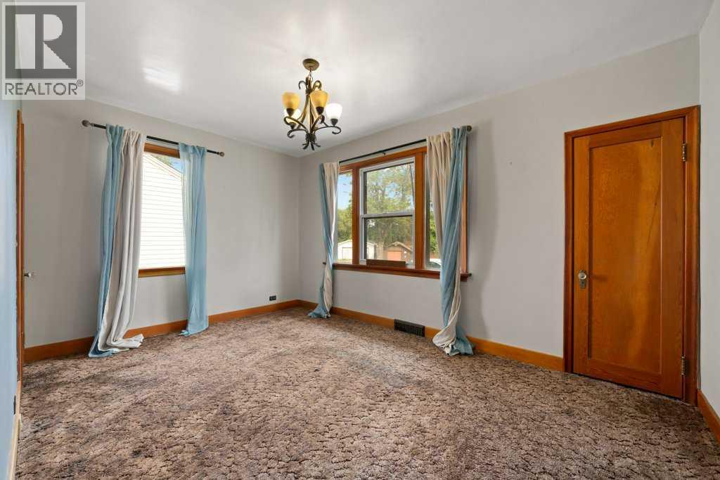 313 6 Street SE - Image 15