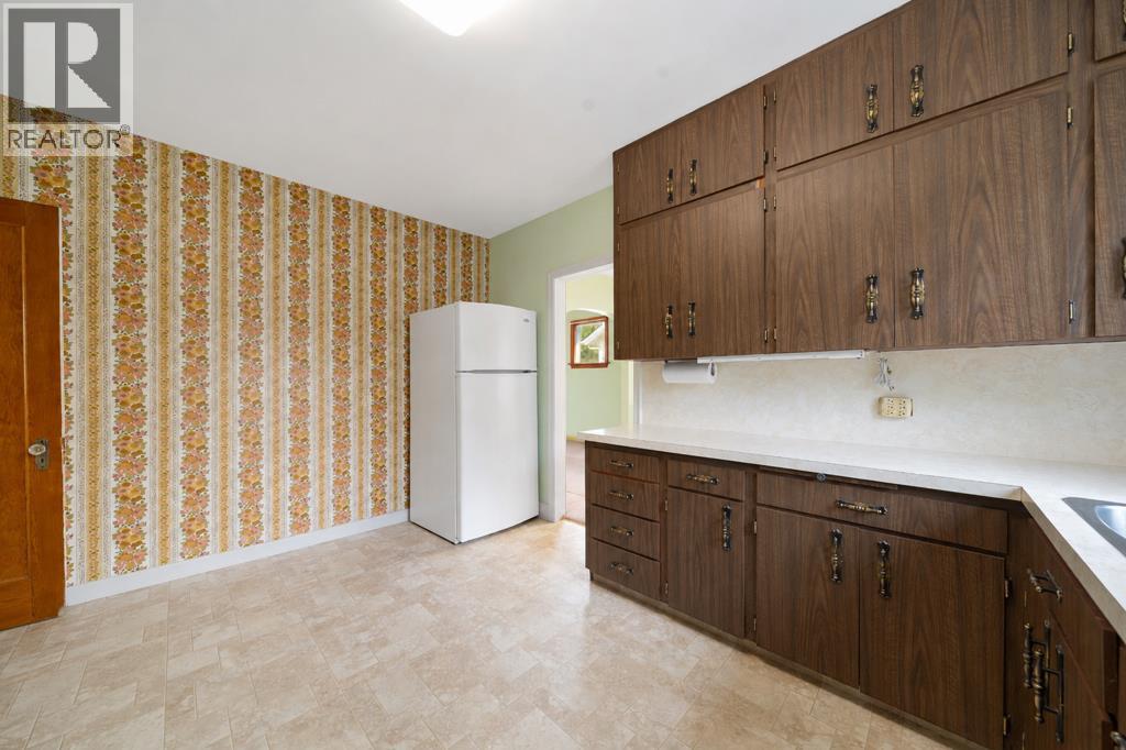 313 6 Street SE - Image 13