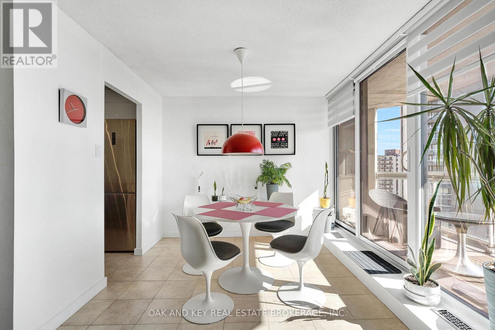 #1805 323 COLBORNE STREET - 3