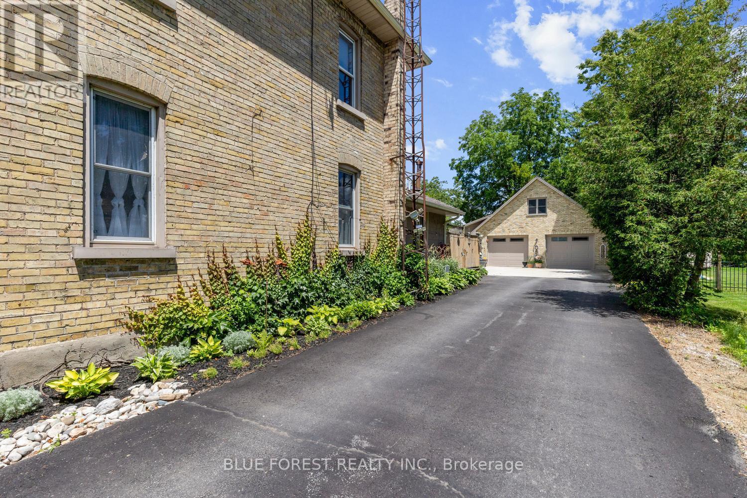 201 MARGARET STREET - 36