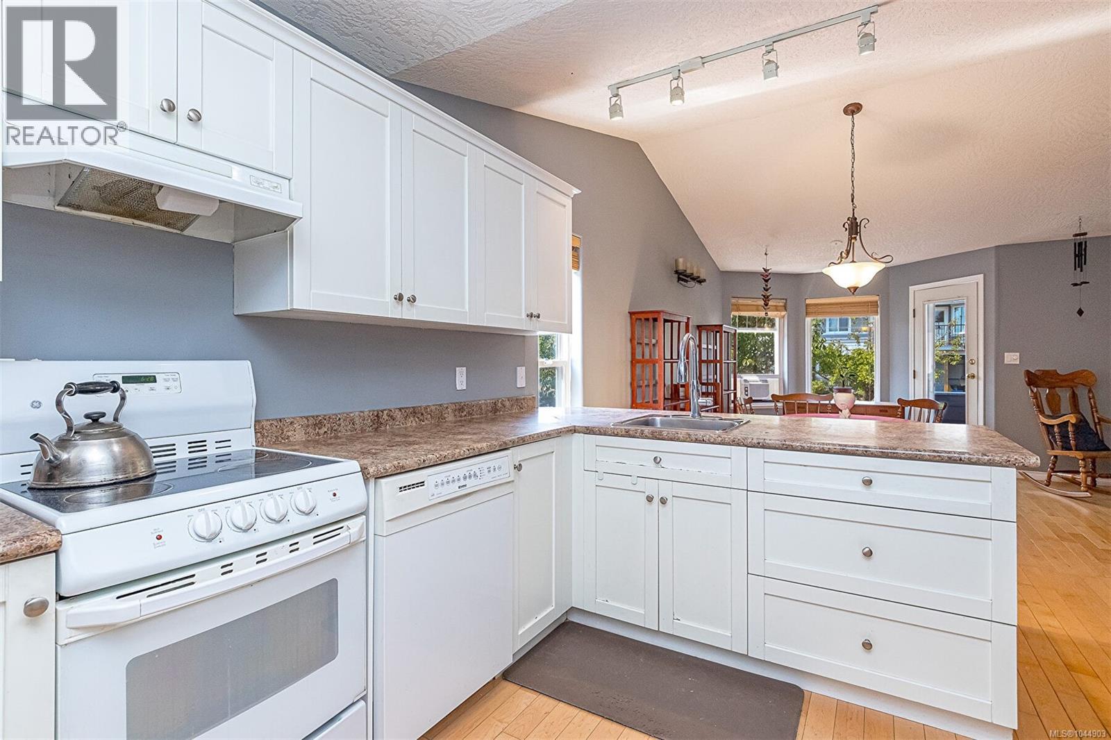 6011 Stoneridge Rd - Image 10