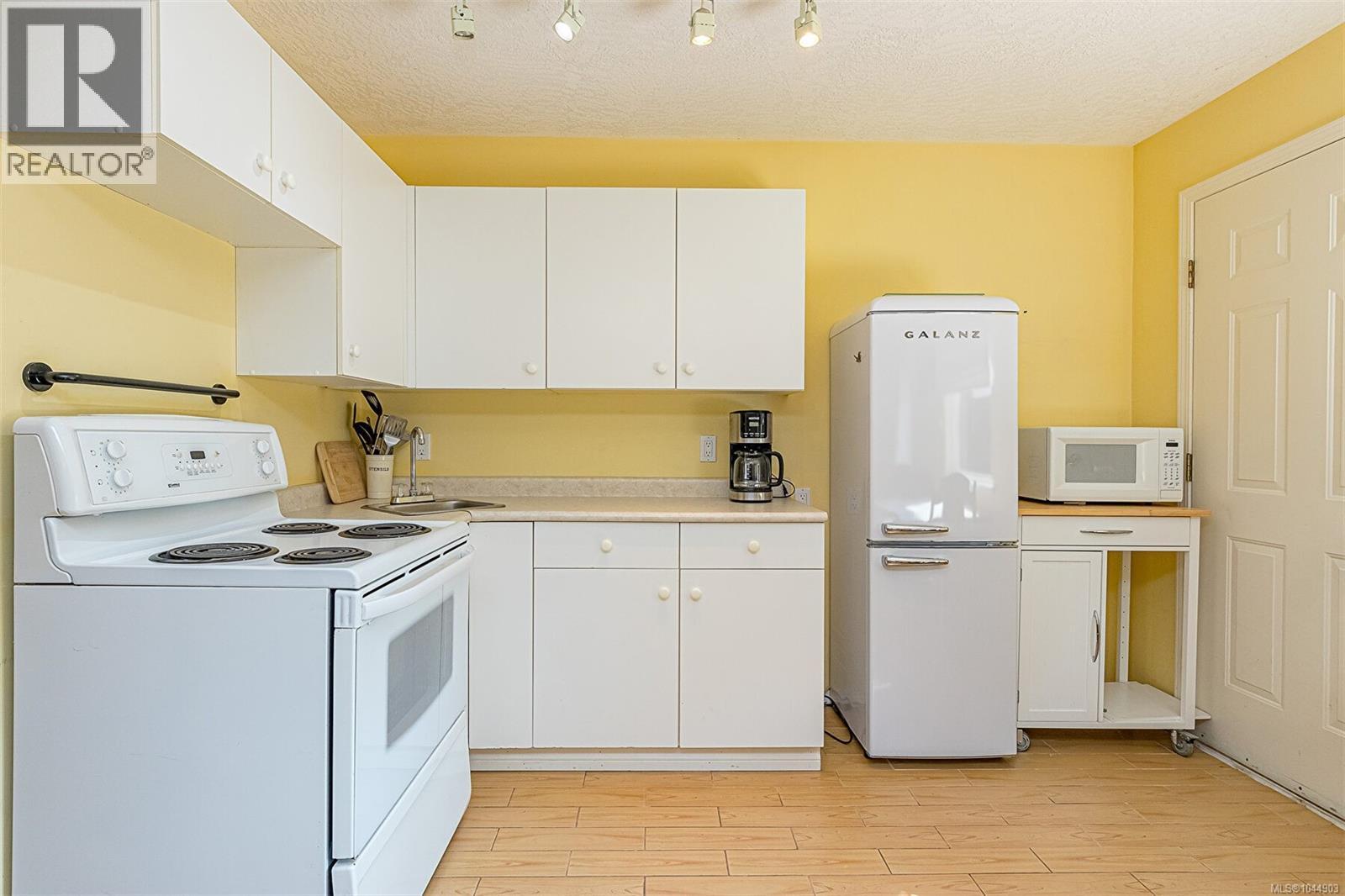 6011 Stoneridge Rd - Image 19