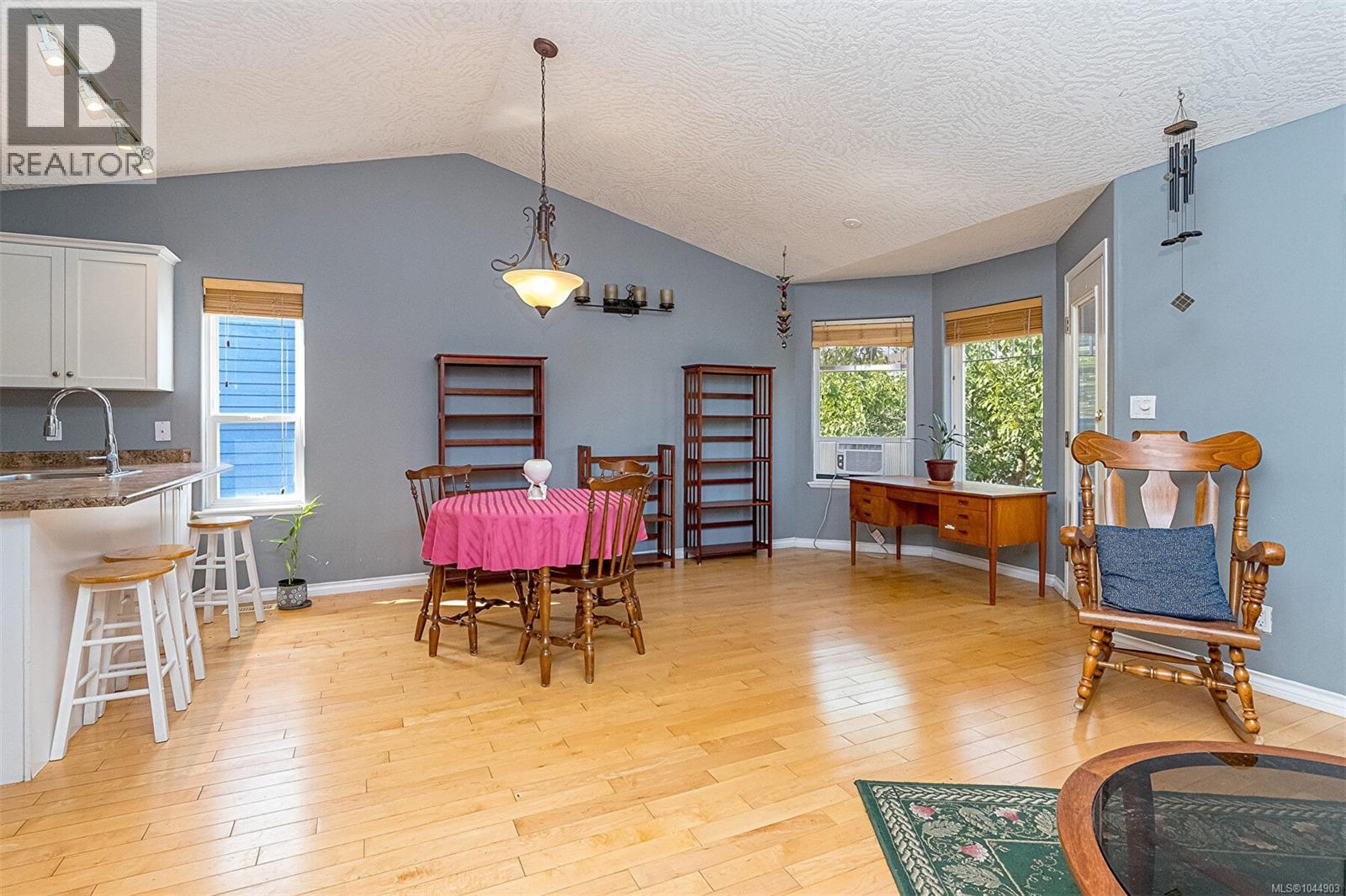 6011 Stoneridge Rd - 5