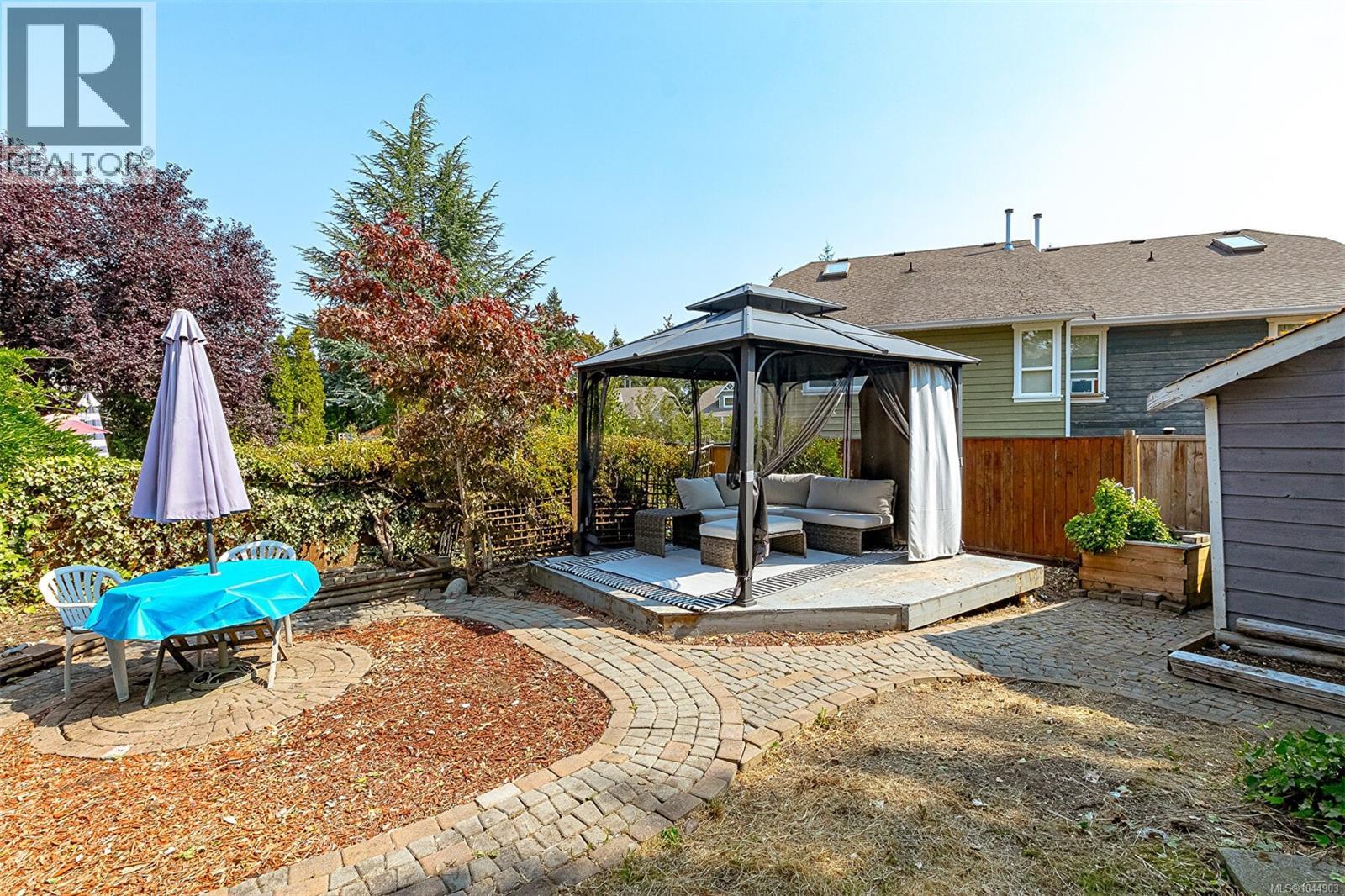 6011 Stoneridge Rd - 24