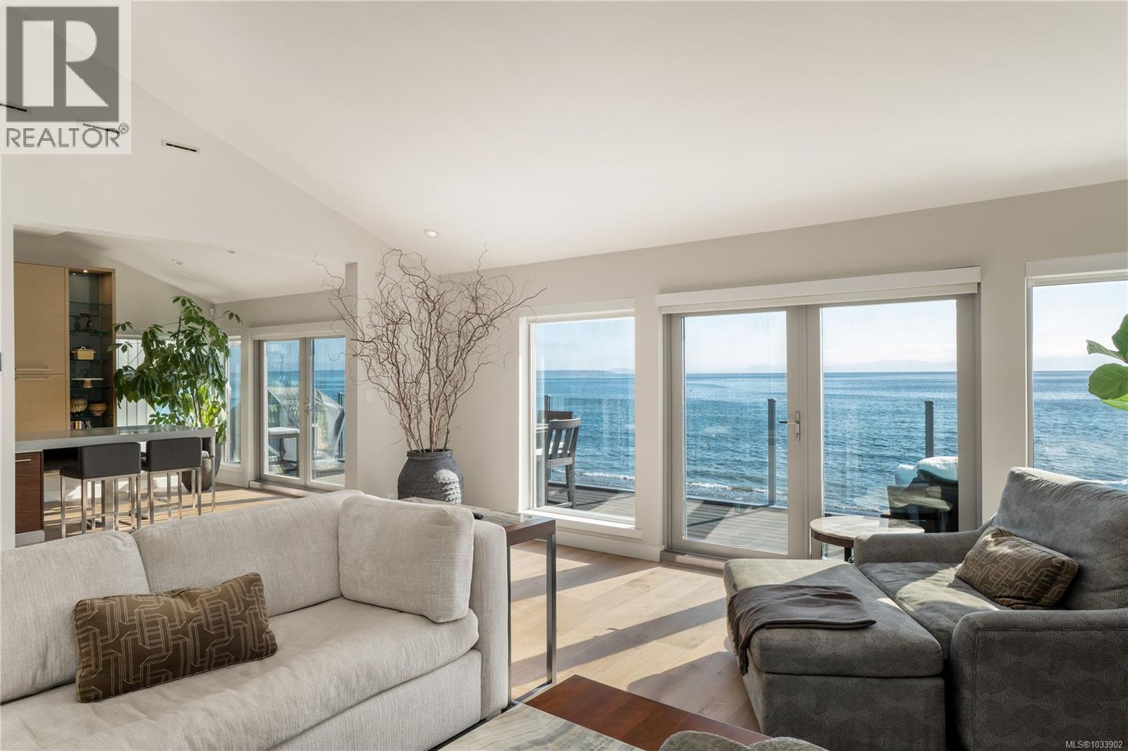 5039 Cordova Bay Rd - Image 14