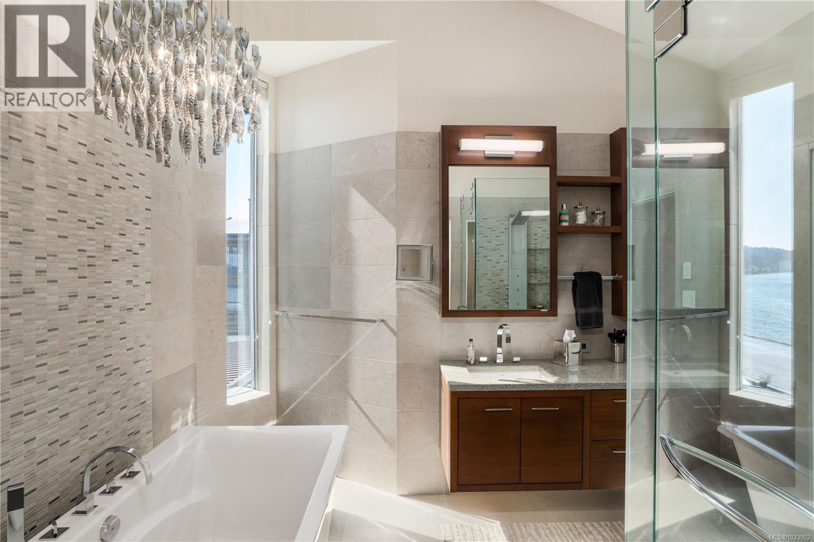 5039 Cordova Bay Rd - Image 35