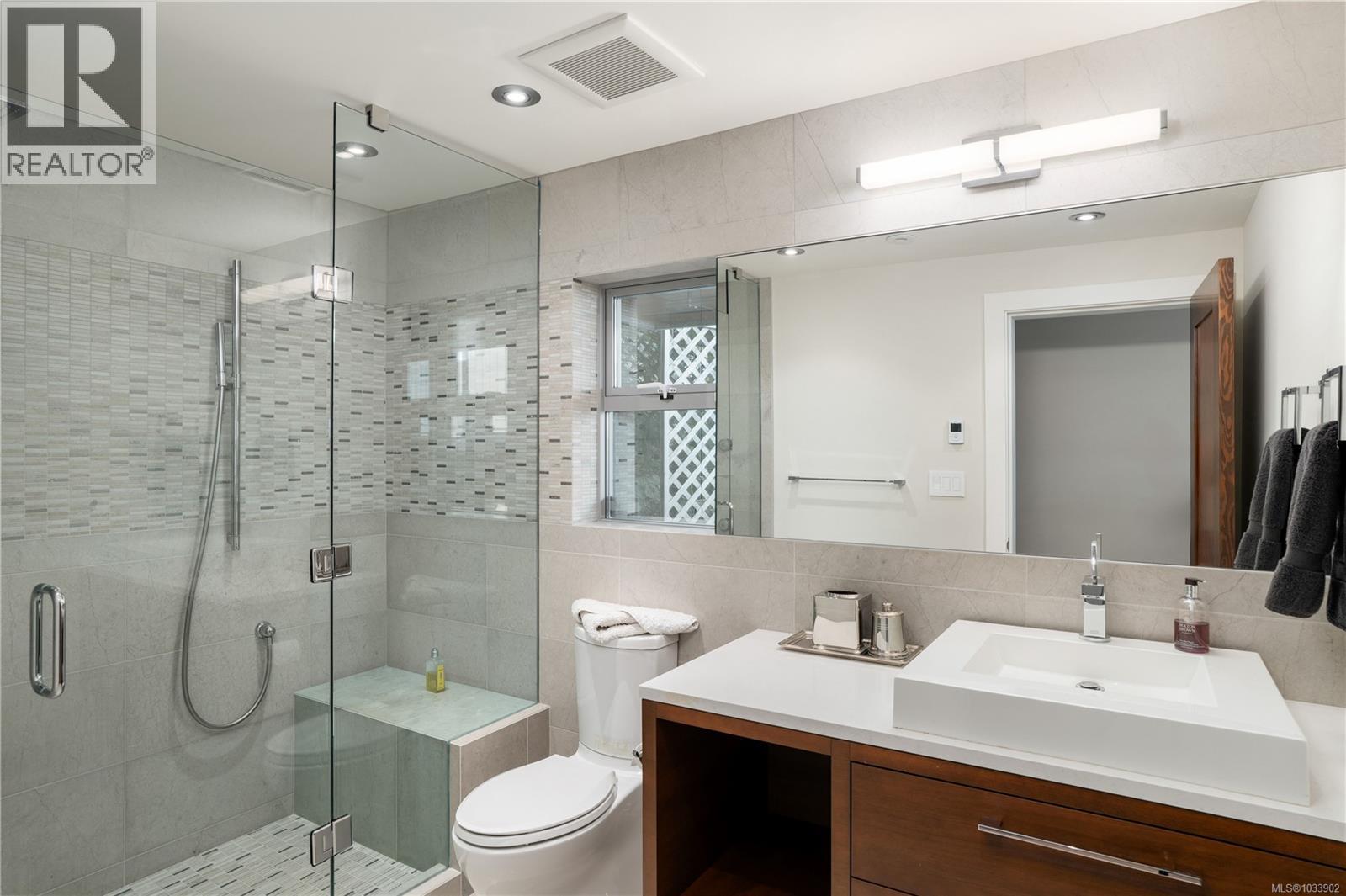 5039 Cordova Bay Rd - 50