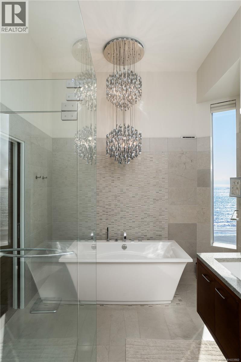 5039 Cordova Bay Rd - Image 36