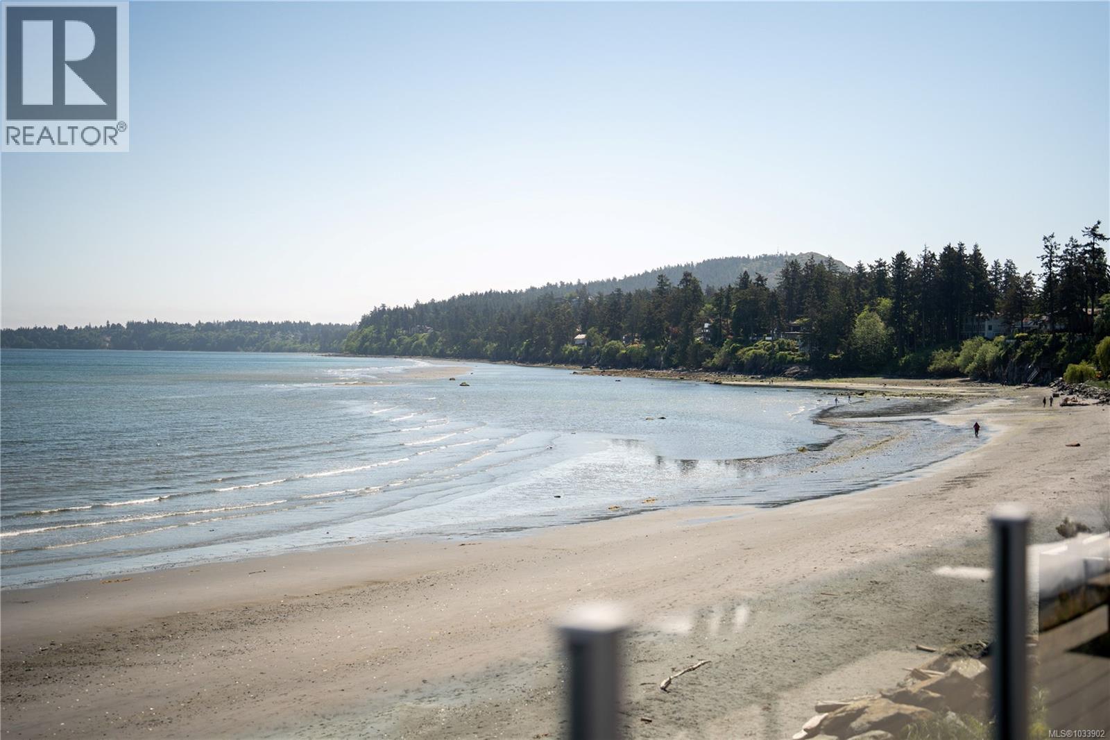 5039 Cordova Bay Rd - Image 25