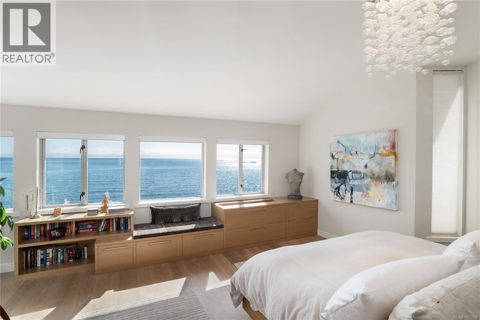 5039 Cordova Bay Rd - 33