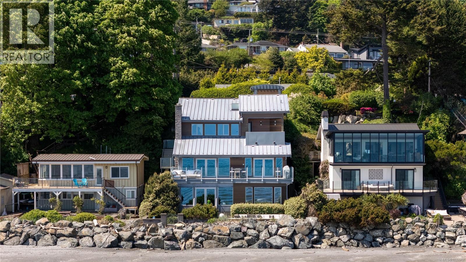 5039 Cordova Bay Rd - 68