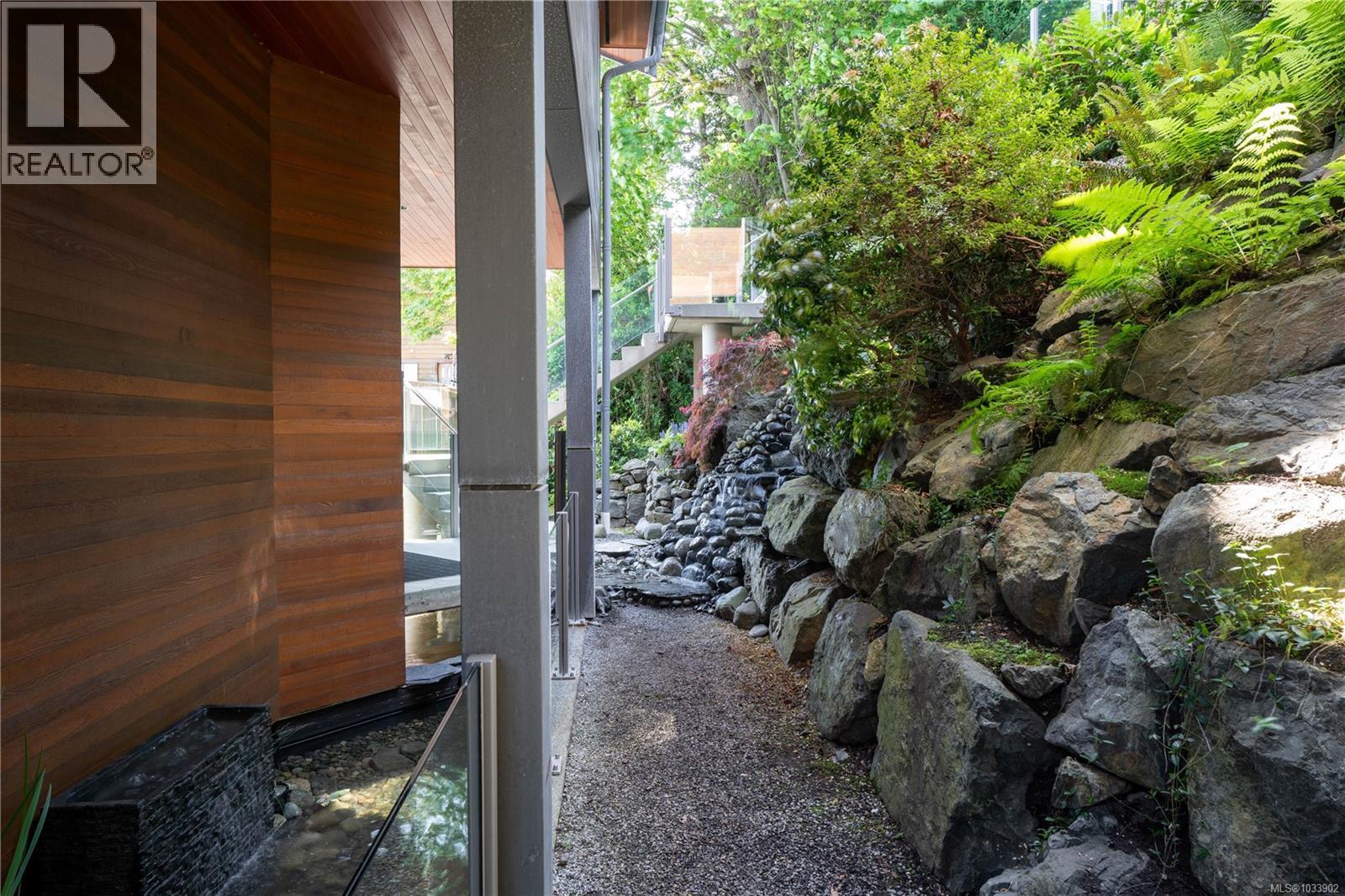 5039 Cordova Bay Rd - Image 64