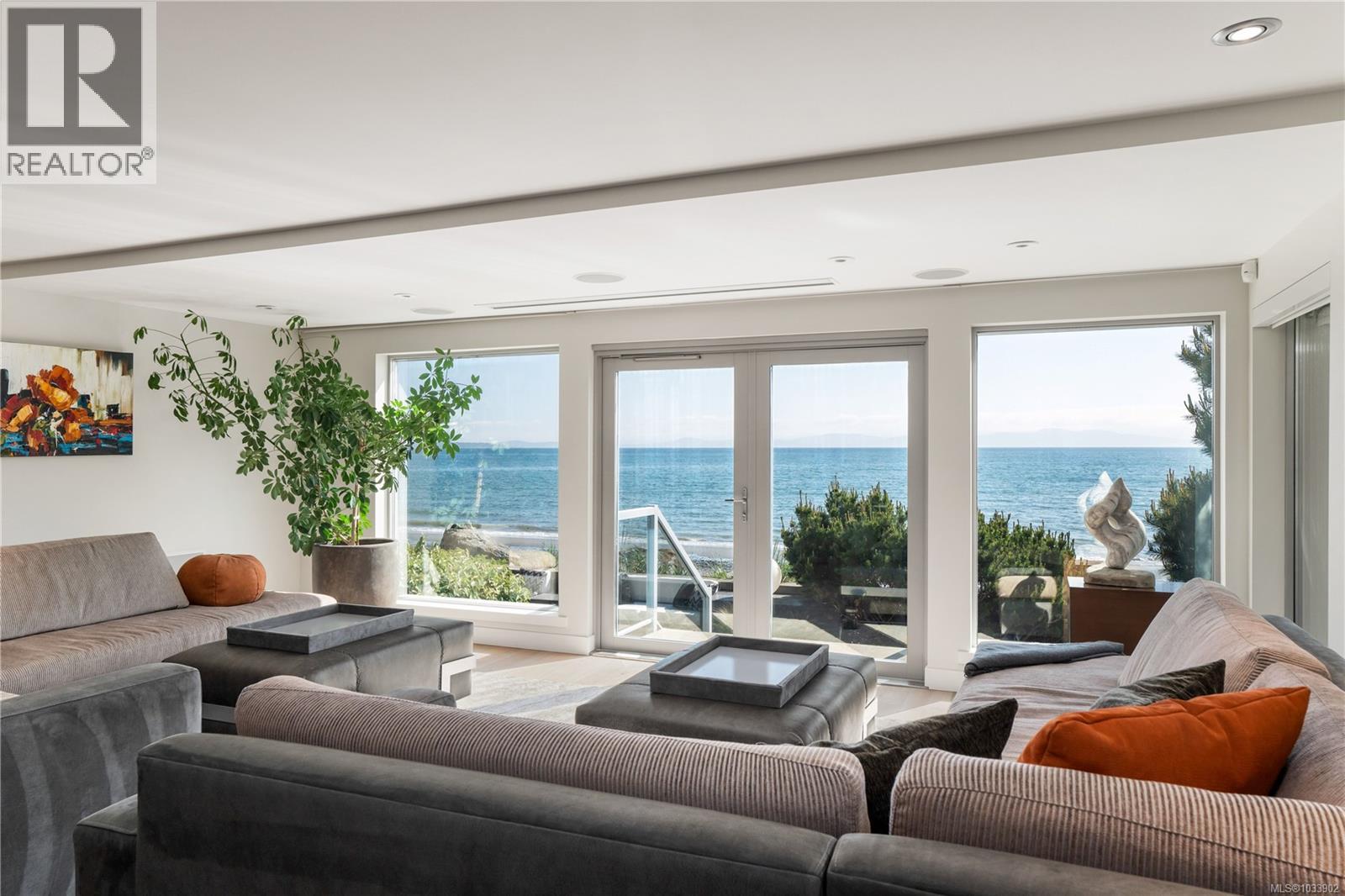 5039 Cordova Bay Rd - 49