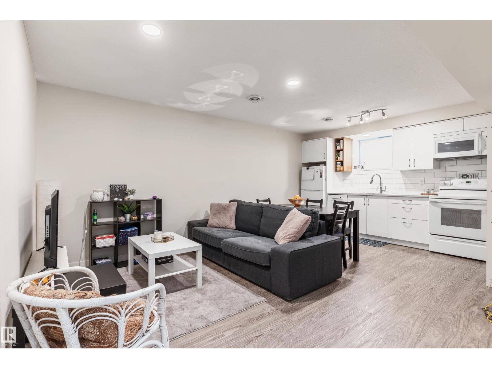 9217 150 ST NW - 35
