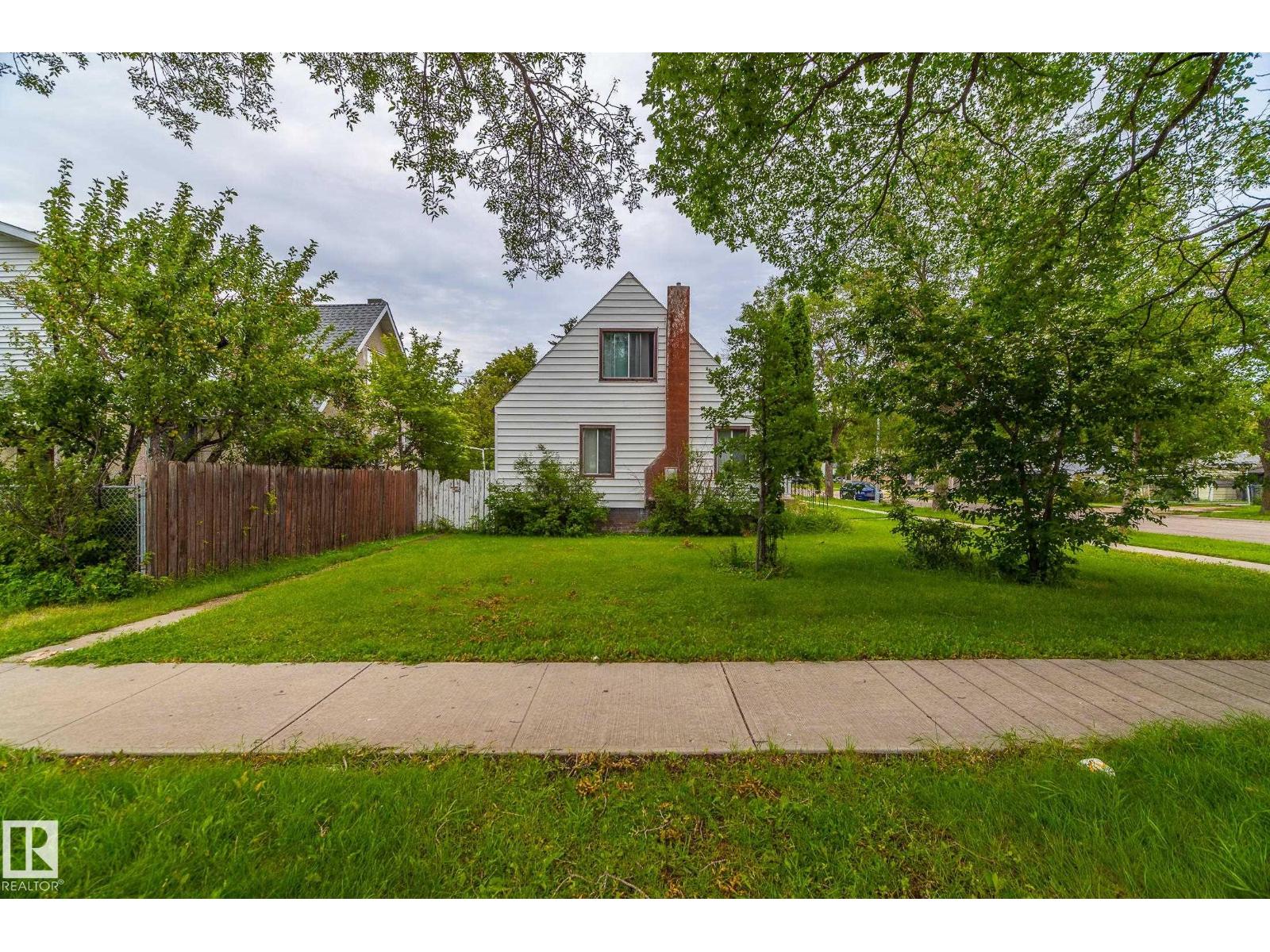 10524 113 AV NW - 5