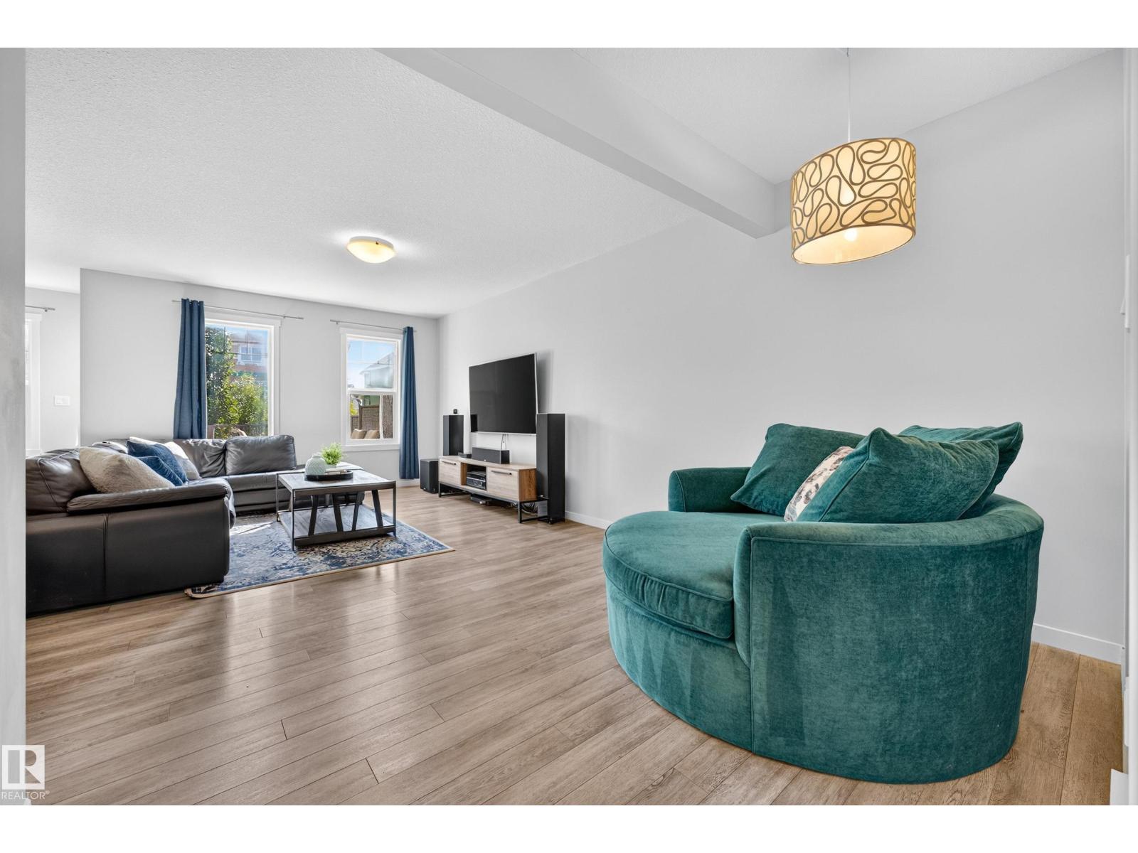 3519 8 ST NW - 8