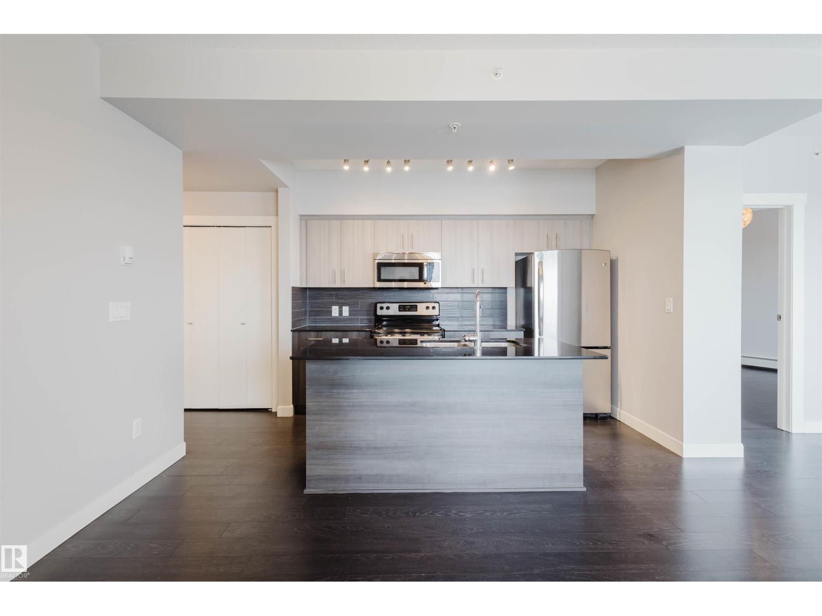 #2207 10226 104 ST NW - 6