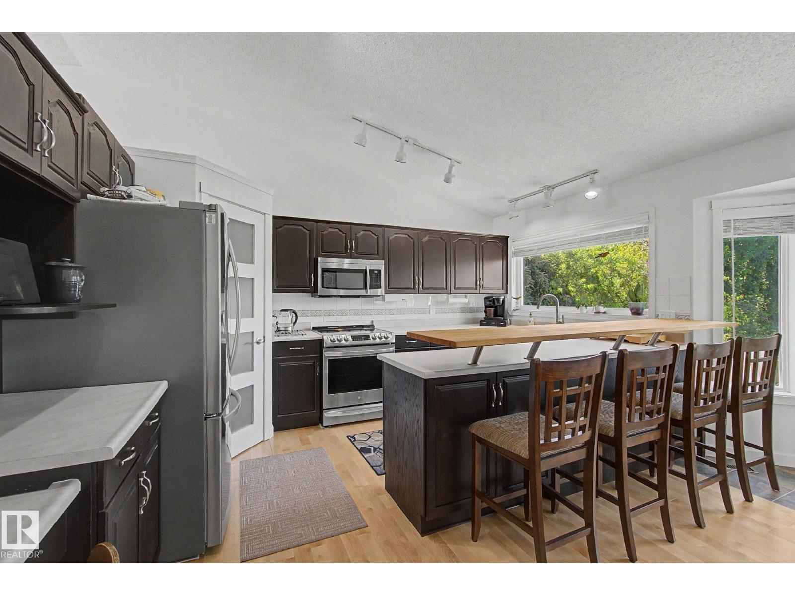 32 FAIRWAY DR - 10