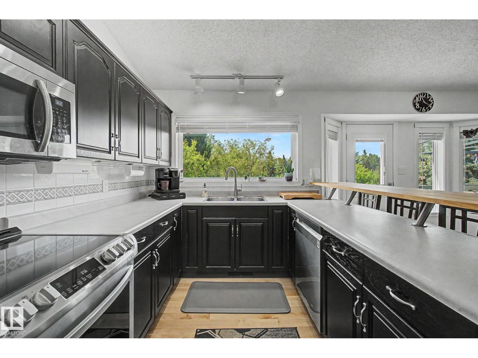 32 FAIRWAY DR - 11