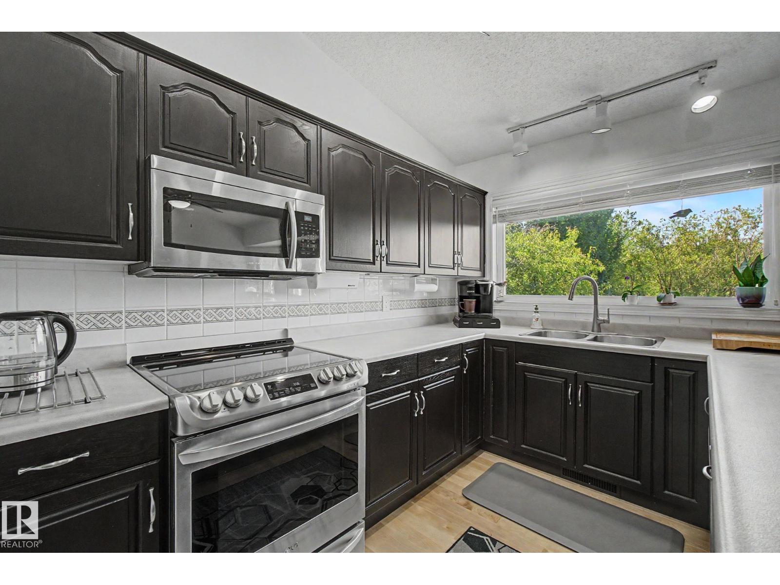 32 FAIRWAY DR - 12