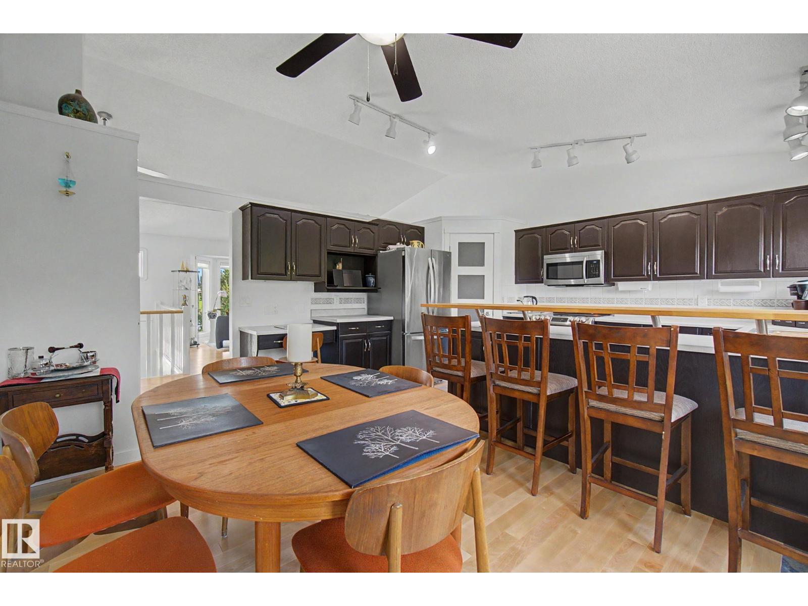 32 FAIRWAY DR - 16