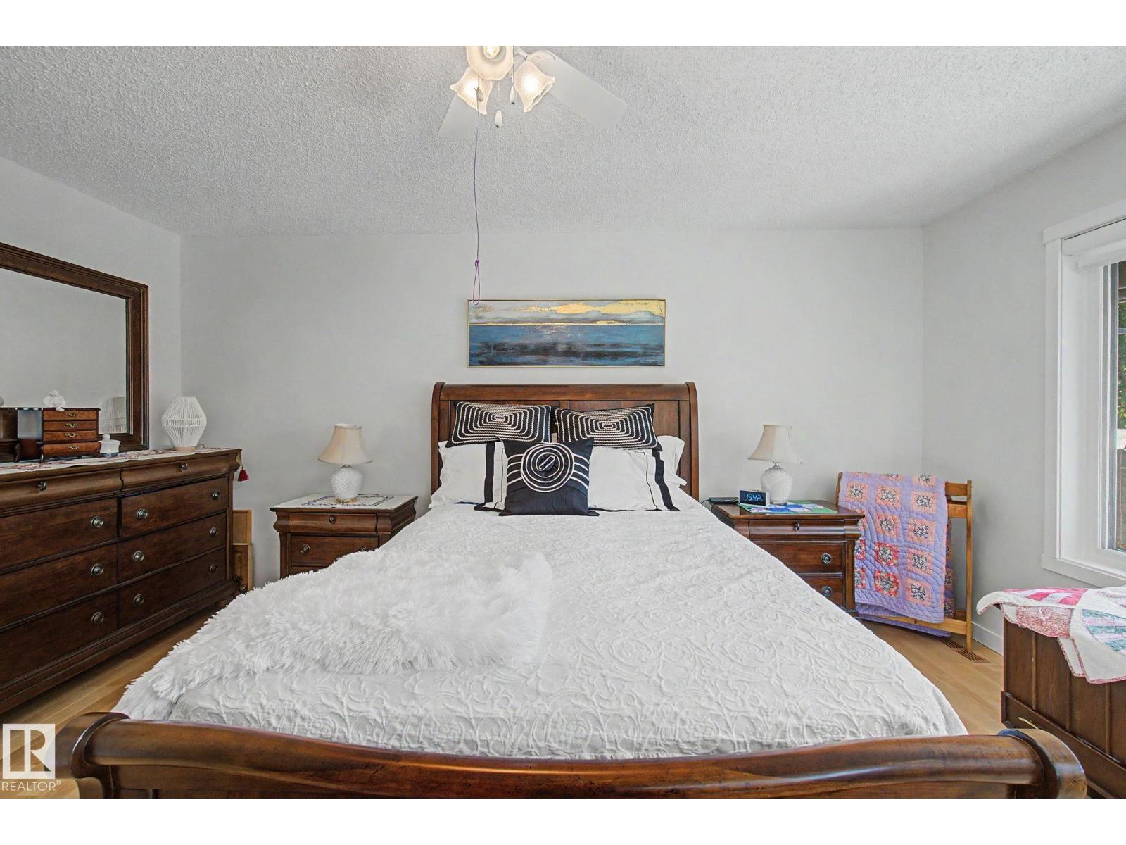 32 FAIRWAY DR - 24
