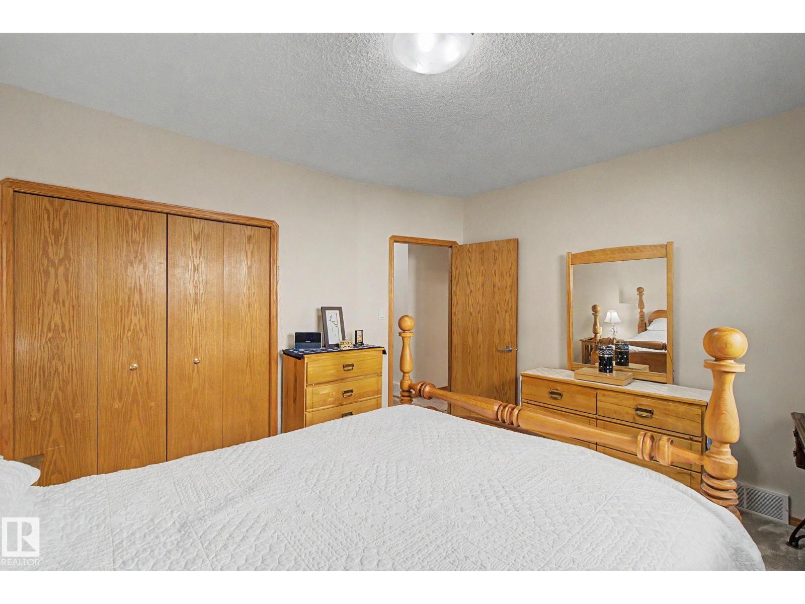 32 FAIRWAY DR - 40