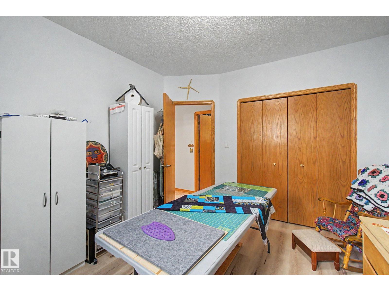 32 FAIRWAY DR - 44